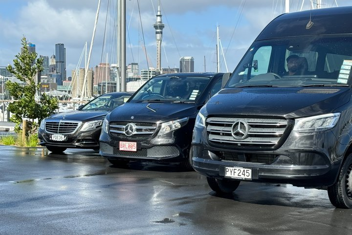 Luxury Airport transfers in Auckland - Photo 1 of 14
